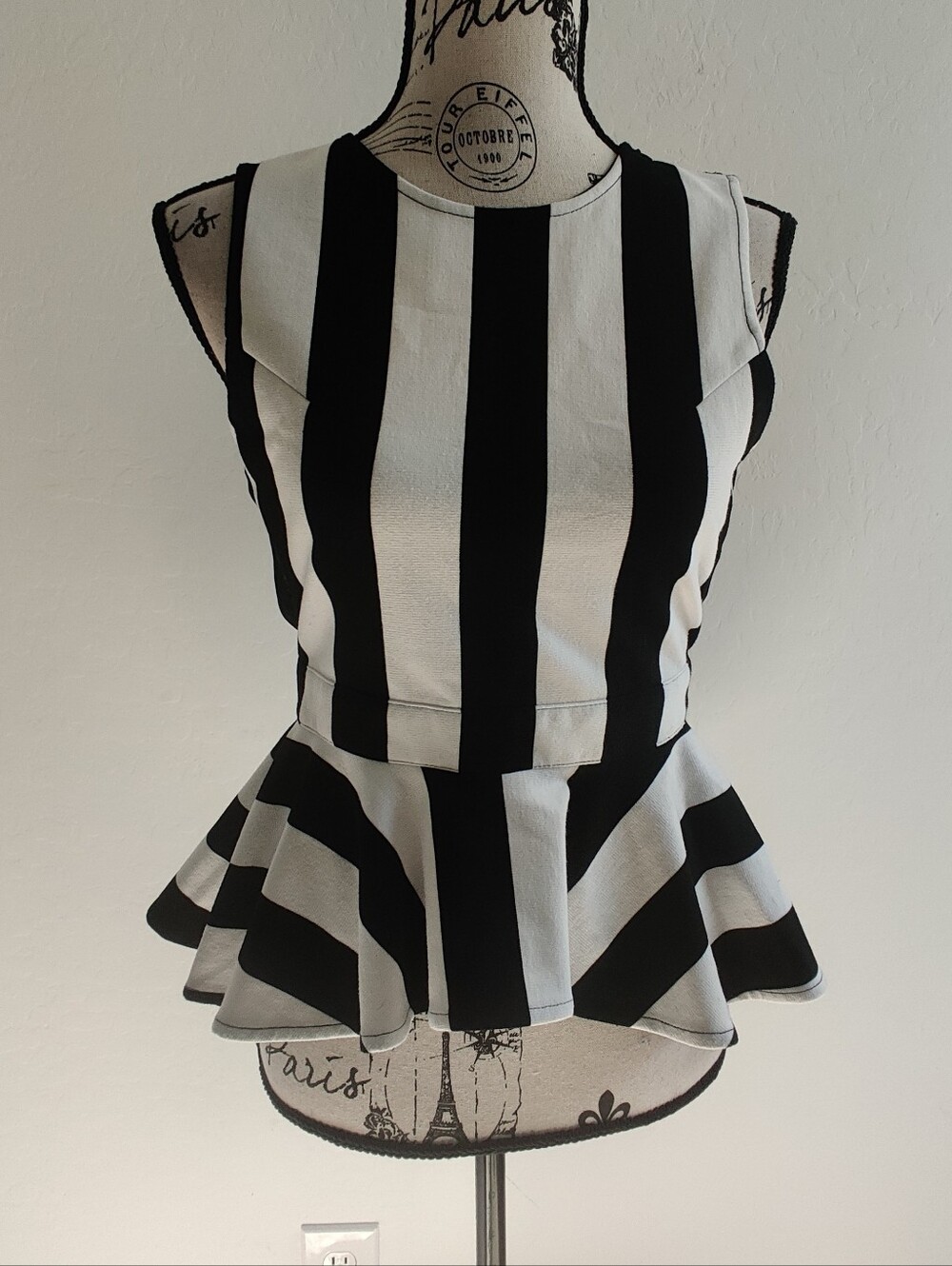 Gracia Black & White Contrast Striped Peplum Sheer Back High-low Blouse_Small